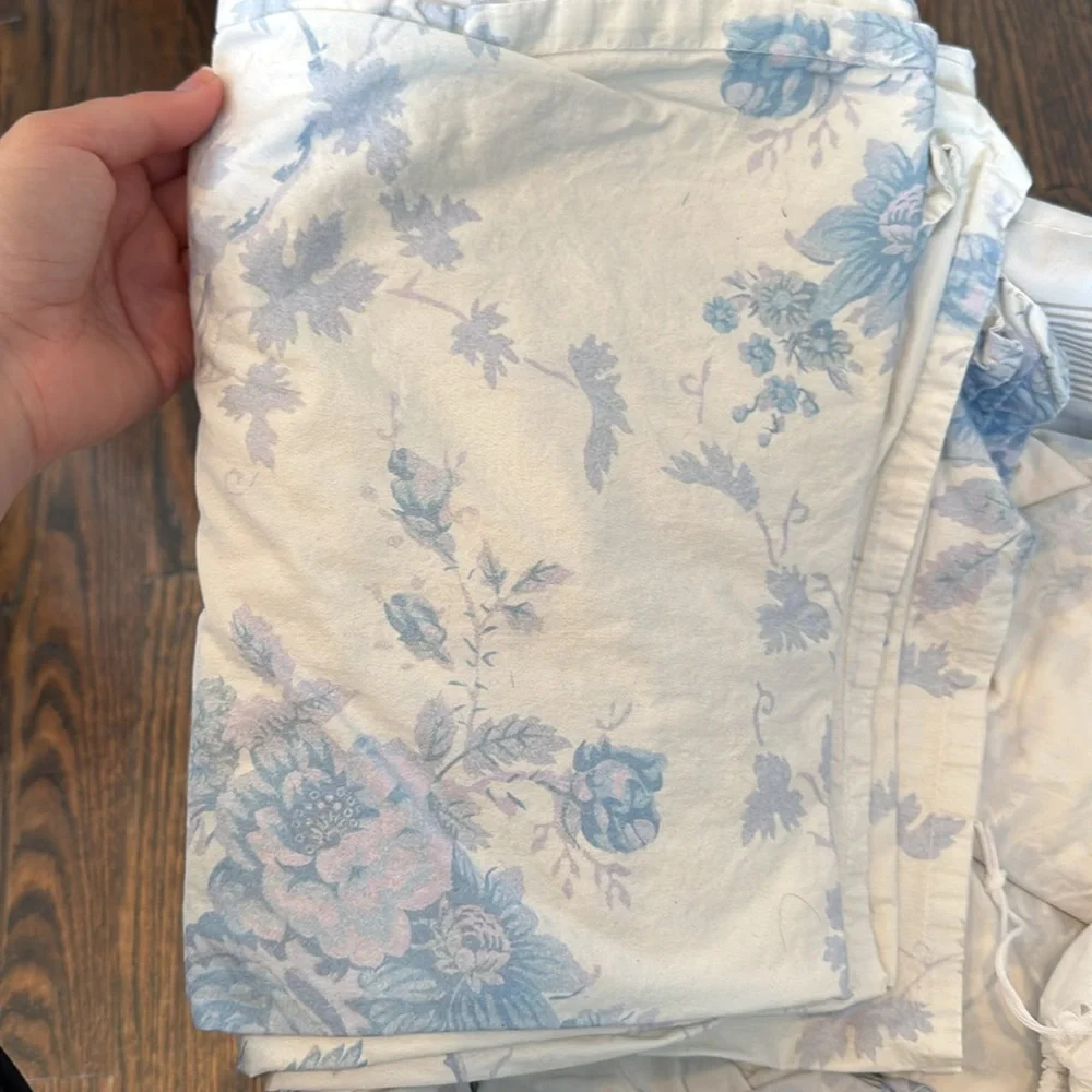 Queen‎ bed duvet cover and matching shams from loveshackfancy